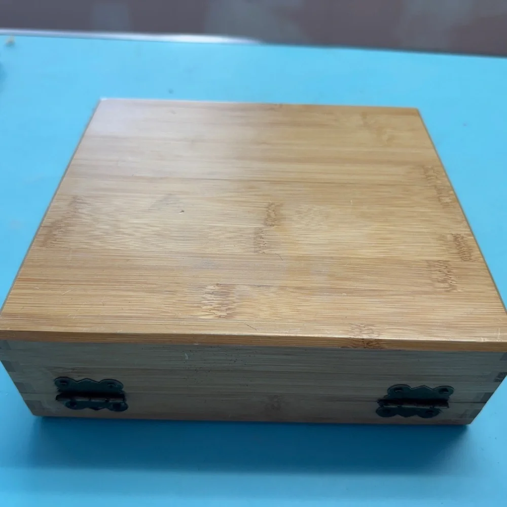 Wooden Storage Box with Black Interior for grooming blades